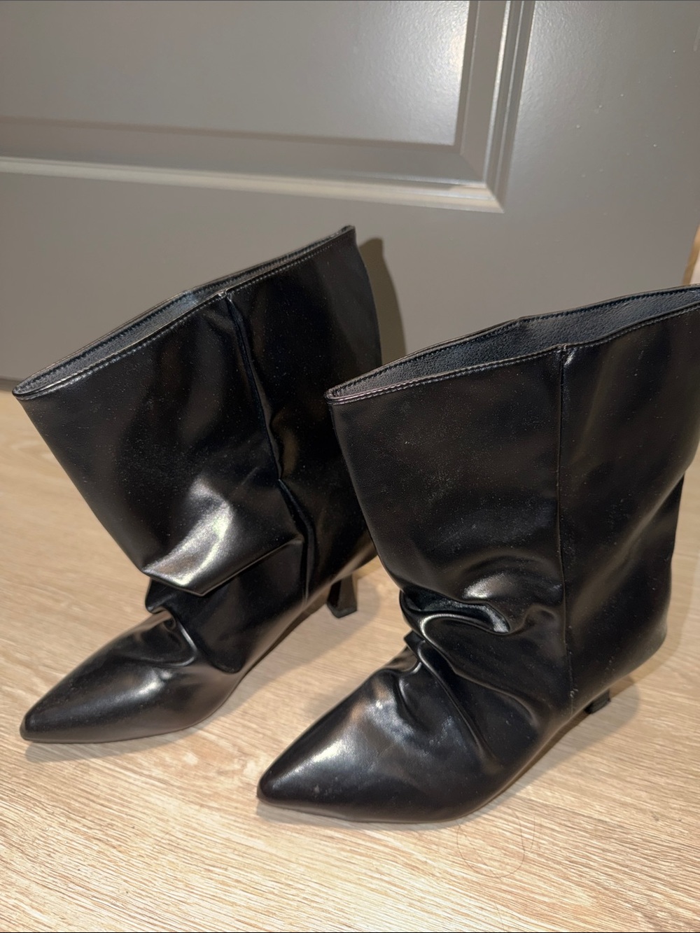 Black Pointed Mid-Heel Women's Boots